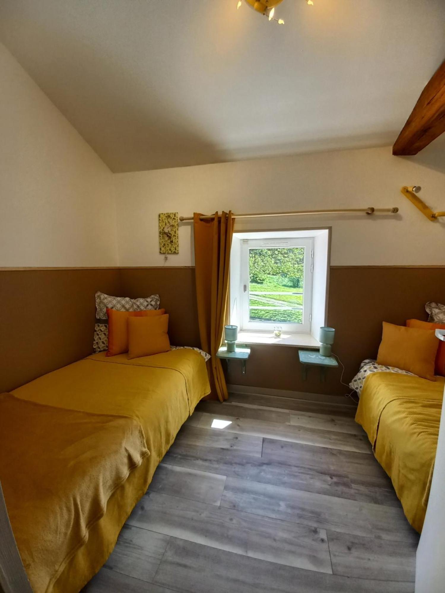 Domaine De Fontsauzine - Gites Et Chambre D'Hotes Genouille  Екстериор снимка